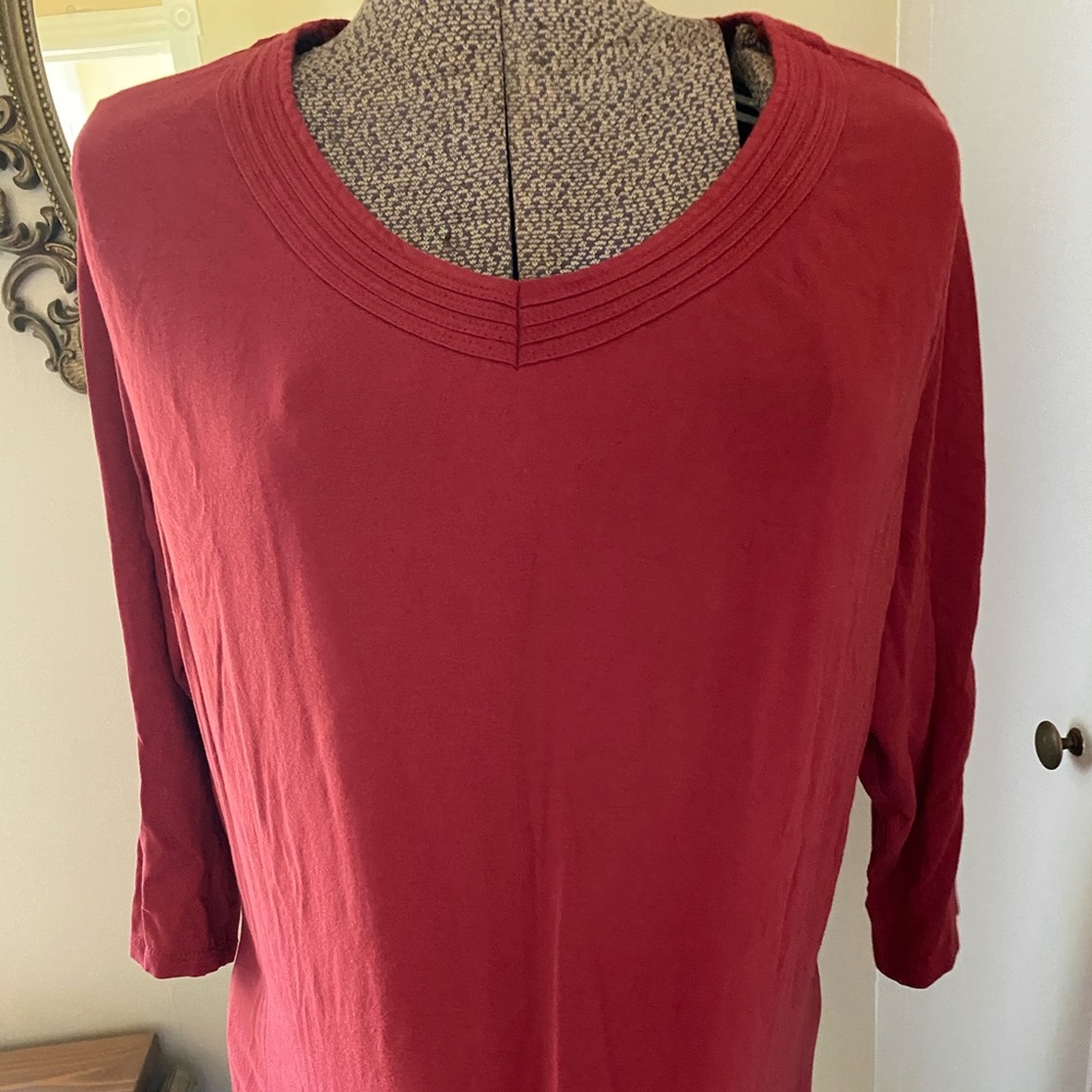 Red quarter-sleeve cotton shirt